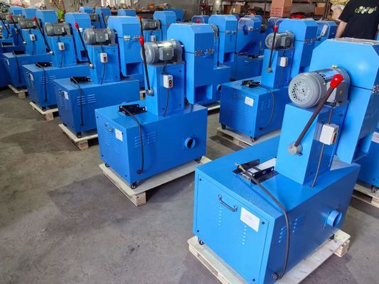 سعر جيد 2850 دورة في الدقيقة محرك مطاط أنابيب قطع آلة مع قطع نطاق هوية من أنابيب الانترنت