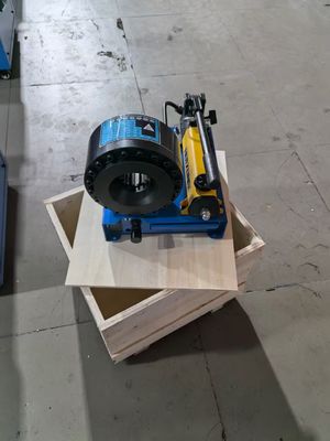 1 بوصة اليدوي الصلبة خرطوم محطم آلة / خرطوم محطم تنتج ضغط أقصى 35Mpa الرضا مع 7 الموت