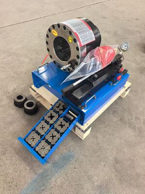 آلة حفر الأنابيب اليدوية ذات الكفاءة العالية 600T مع نطاق حفر 6-51 ملم و 10 أسطوانات قابلة للتبادل للتطبيقات الهيدروليكية