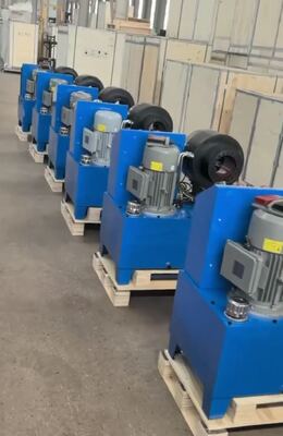 DX68 اللون الأزرق 220 فولت / 380 فولت 2 بوصة مكشكش خرطوم هيدروليكي مع نطاق العقص 6-51 مم 10 قوالب وكفاءة 200 قطعة في الساعة