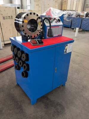 2 "600T 31.5Mpa خرطوم مطاطي آلة العقص نموذج أعلى نظام التحكم في زر اللون الأزرق 220 فولت / 240 فولت / 380 فولت / 415 فولت الجهد مع نطاق العقص 6-51 مم و 10 قوالب قابلة للتبديل