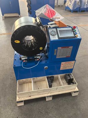 نظام التحكم بـ PLC خدمة OEM الصناعية 16 Dies الألوان الزرقاء 4 بوصة مساحة التشنج الكهربائية الهيدروليكية أداة التشنج 0.01mm دقة خرطوم آلة التشنج