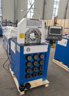 سعر جيد 3 بوصة PLC التحكم الهيدروليكية خرطوم محطم آلة مع 15 المقطوعات قابلة للتبديل لضغط الخراطوم الفعالة الانترنت