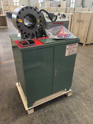 سعر جيد حجم العقص ذو اللون الأخضر يصل إلى 2.5 بوصة قطر الخرطوم الداخلي قوة كبيرة 600T قوة العقص ماكينة تجعيد الخراطيم المطاطية بمدى 6-51 مم و10 قوالب قابلة للتبديل مع أدوات قالب التغيير السريع الانترنت