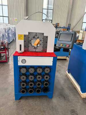 آلة تجعيد خراطيم هيدروليكية بنظام تحكم PLC بقوة 5.5 كيلو واط / 7.5 كيلو واط بكفاءة 300 قطعة / ساعة وقوالب تغيير سريعة