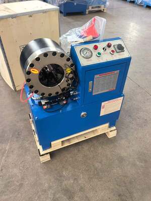 سعر جيد مكشكش خرطوم هيدروليكي كهربائي باللون الأزرق DX68 مقاس 2 بوصة مع نطاق تجعيد 6-51 مم ± 0.01 مم ودقة 10 قوالب وكفاءة 200 قطعة في الساعة الانترنت